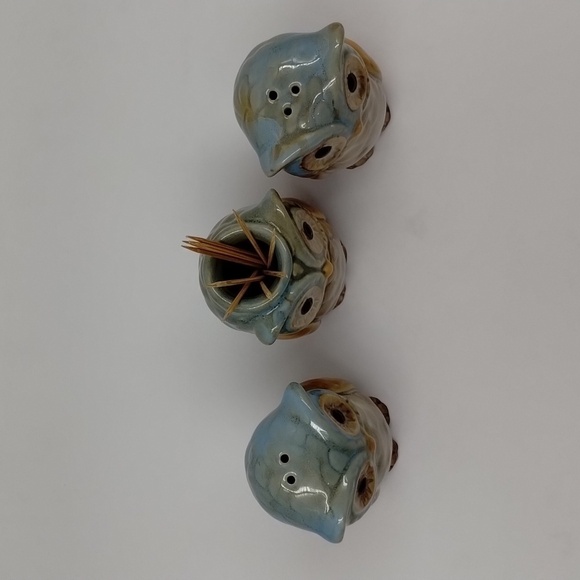 Matching ceramic owl salt and pepper shakers and toothpicks holder - Picture 2 of 6